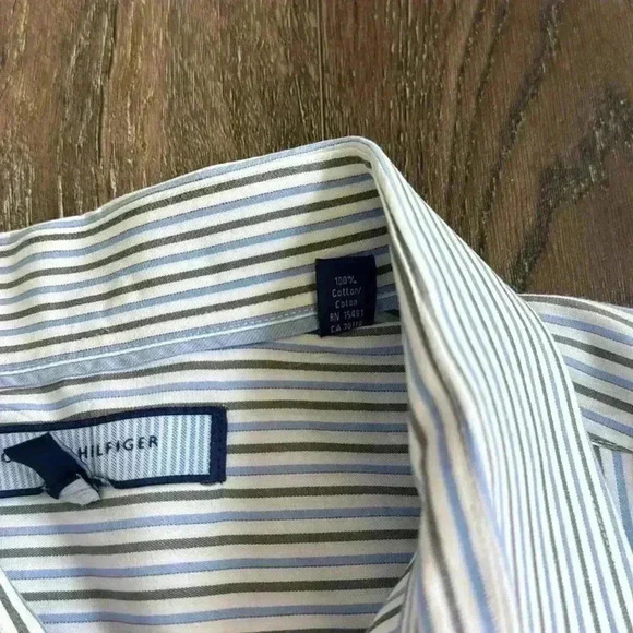 Tommy Hilfiger button up shirt.  Men’s size L (16.5 35-35). - Picture 4 of 4
